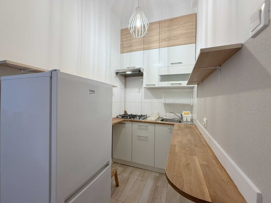 Kompaktowe mieszkanie po remoncie przy Metrze.