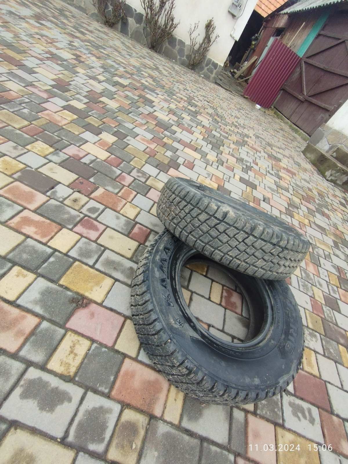 Шини 225/75 R16.