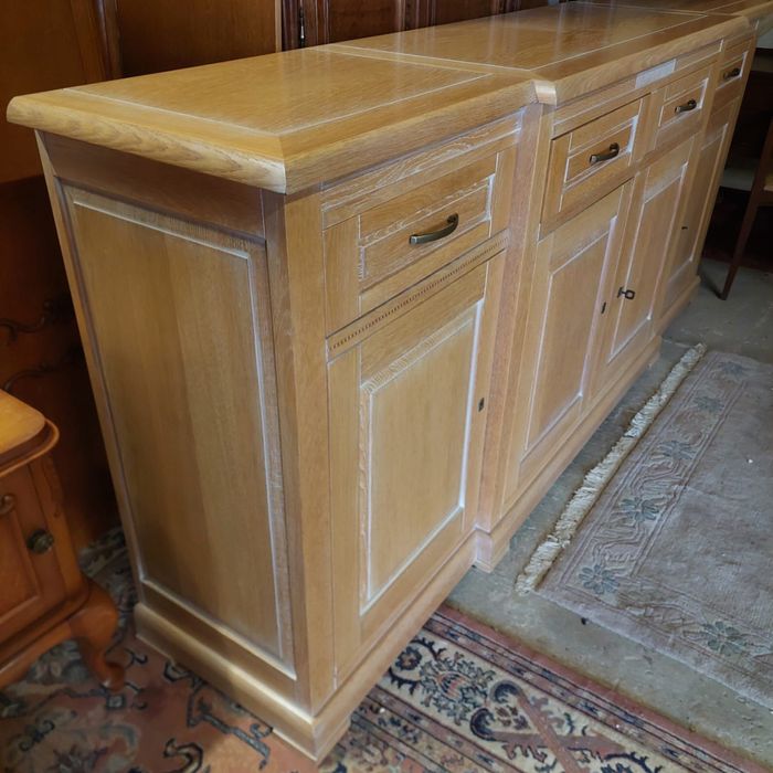 Piękna dębowa komoda