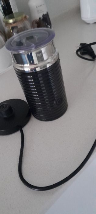 Milk Nespresso frother black