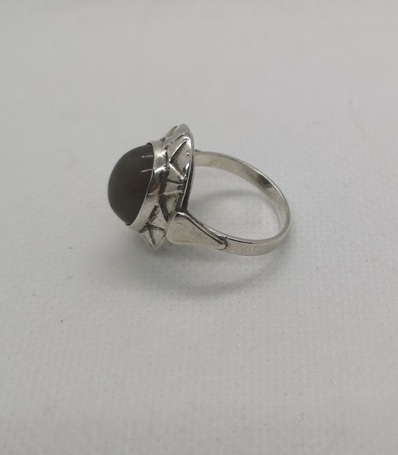 srebrny pierścionek z chalcedonem