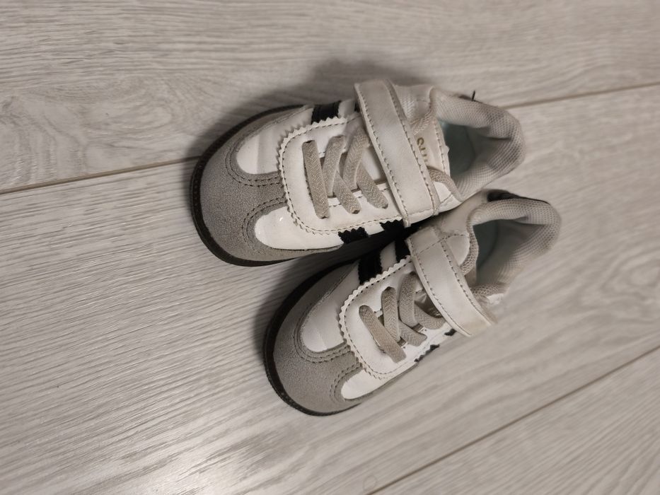 Кросівки 22 розміру