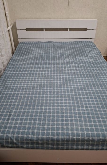 Двоспальне ліжко в гарному стані