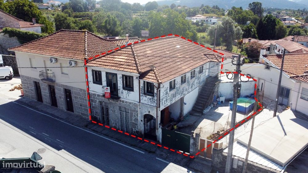 Prédio em Fonte Arcada, Póvoa de Lanhoso