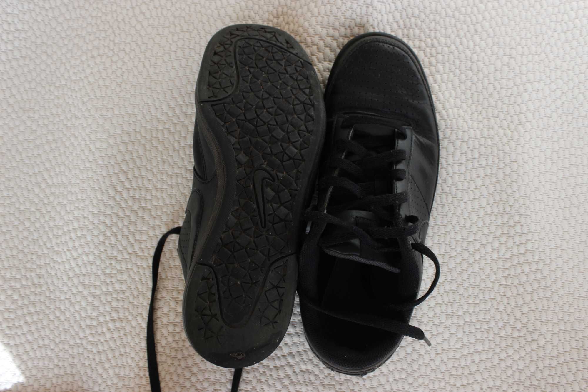 Кеди Nike чорні 41 EUR