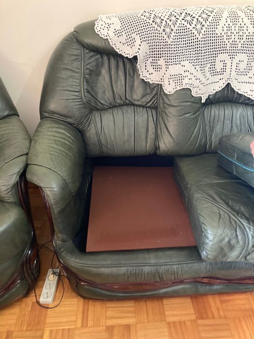 Conjunto de sofá-cama e cadeirões