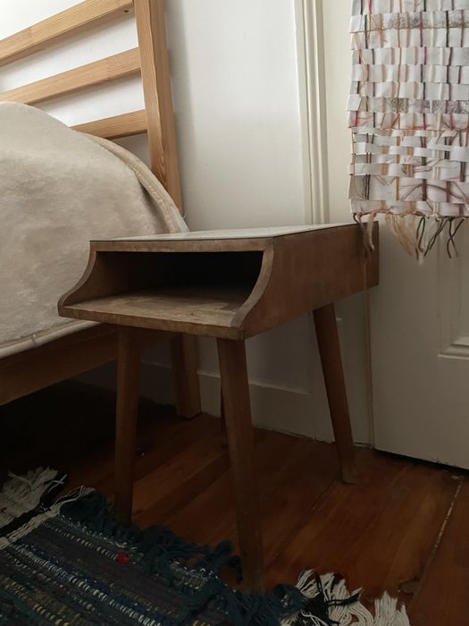 Mesa cabeceira antiga