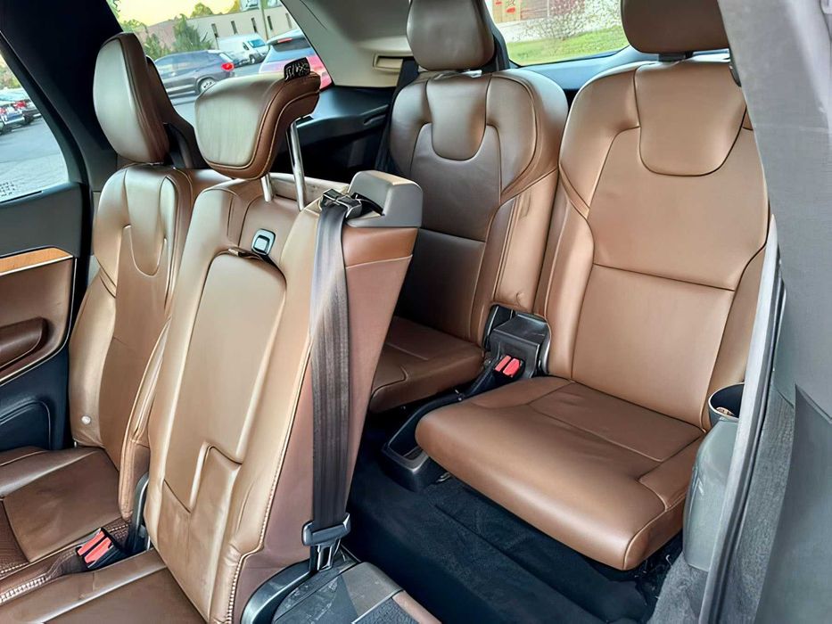 Volvo XC90      2019