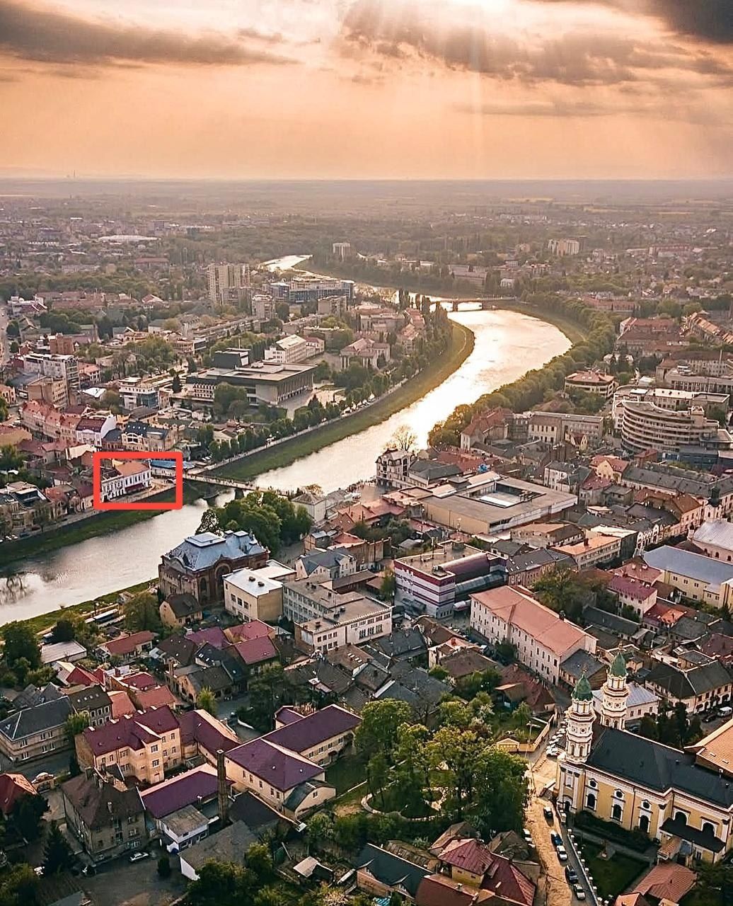 Продам  нежитлове приміщення в центрі м. Ужгород Пл. Шандора Петефі 1