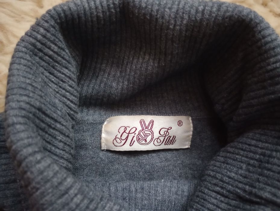 Sweter damski golf z żabotem