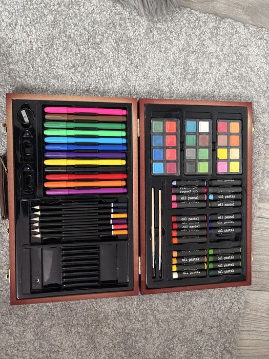 Walizka z przyborami do rysowania