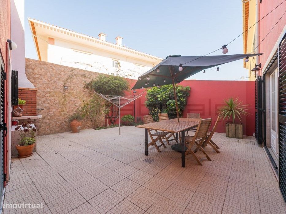 Moradia T4+1 com possibilidade de permuta | Casal Novo - Famões / C...