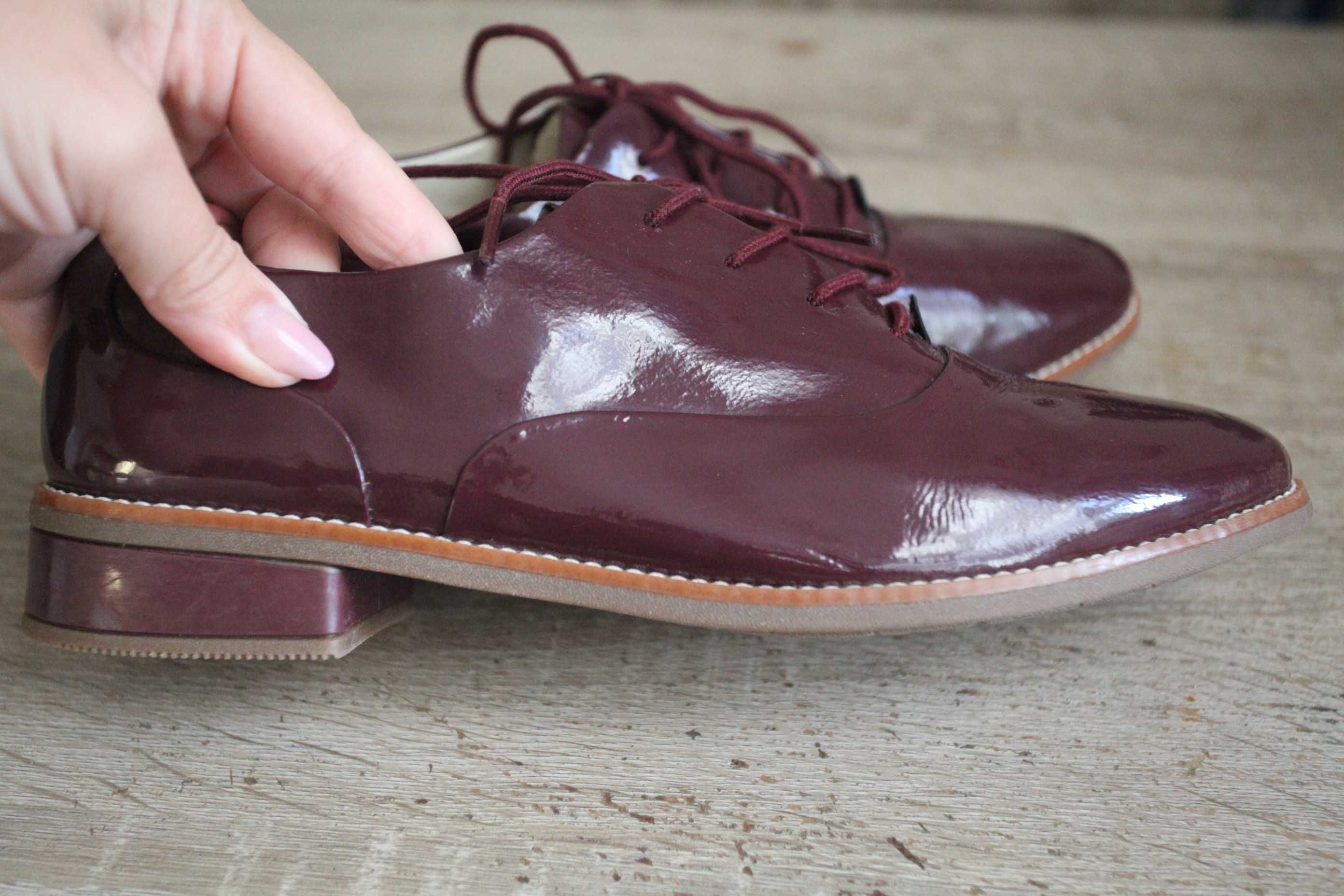 Clarks r. 40 Burgundowe skórzane lakierowane buty Oxford