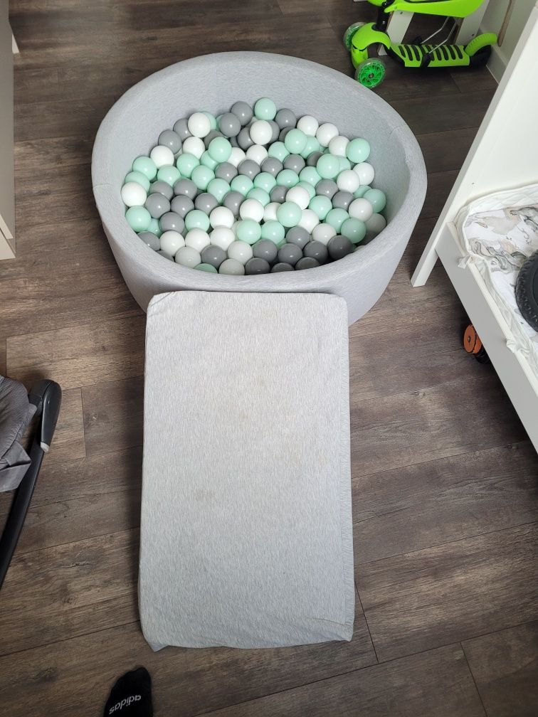Basen z kulkami i podestem kiddy moon