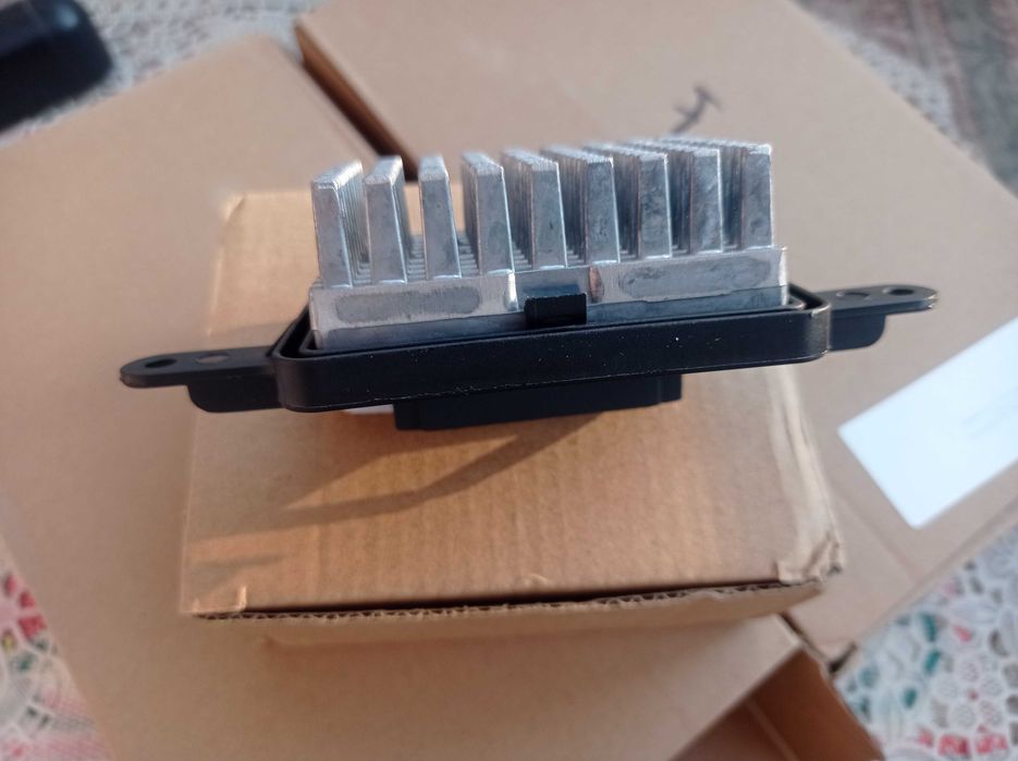 Резистор, регулятор сопротивление, пічки , печки пежо 5008, 3008