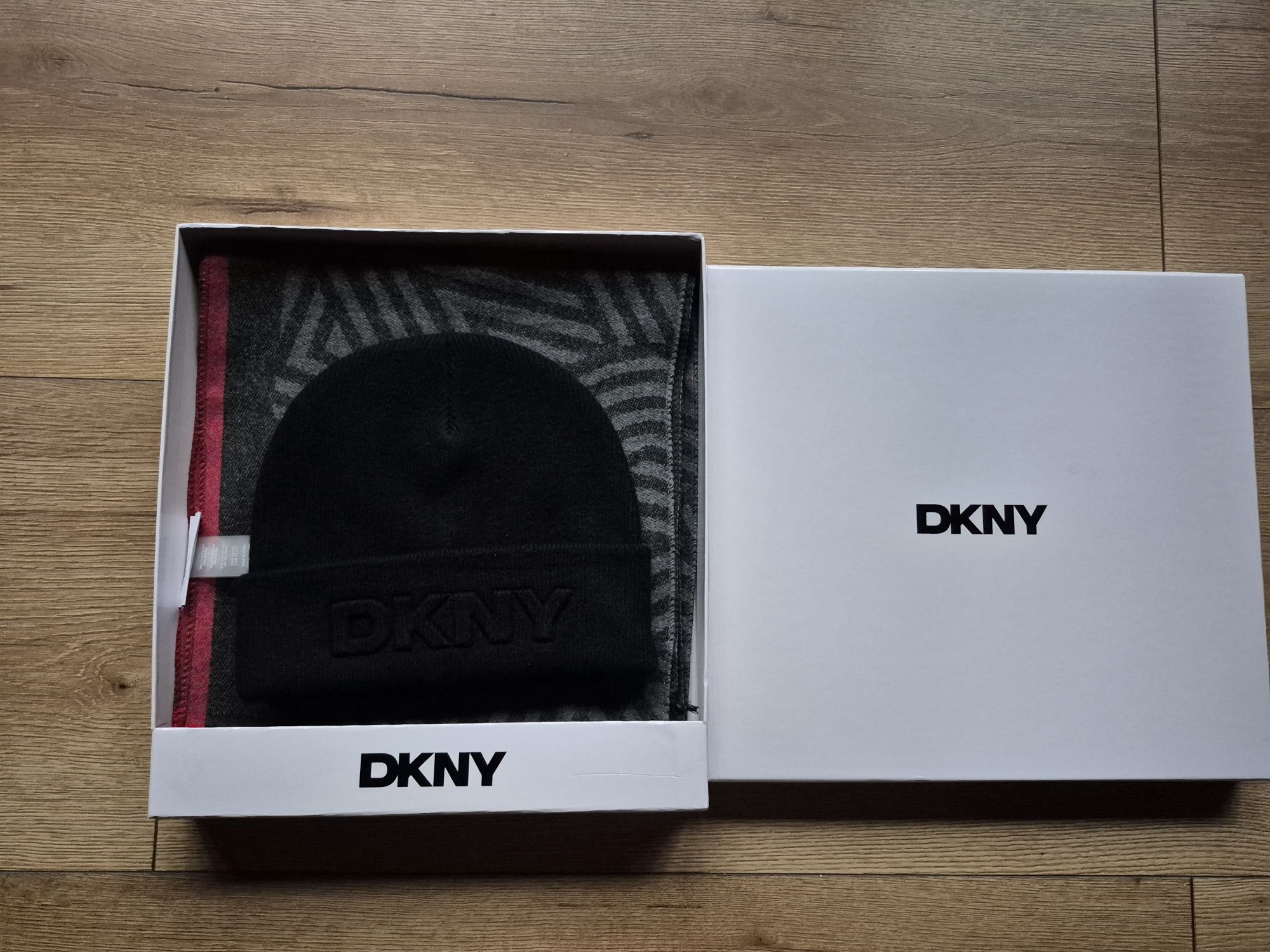 Zestaw Czapka Szalik DKNY