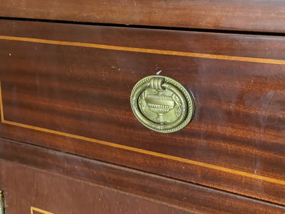 Movél de sala em madeira maciça de cerejeira