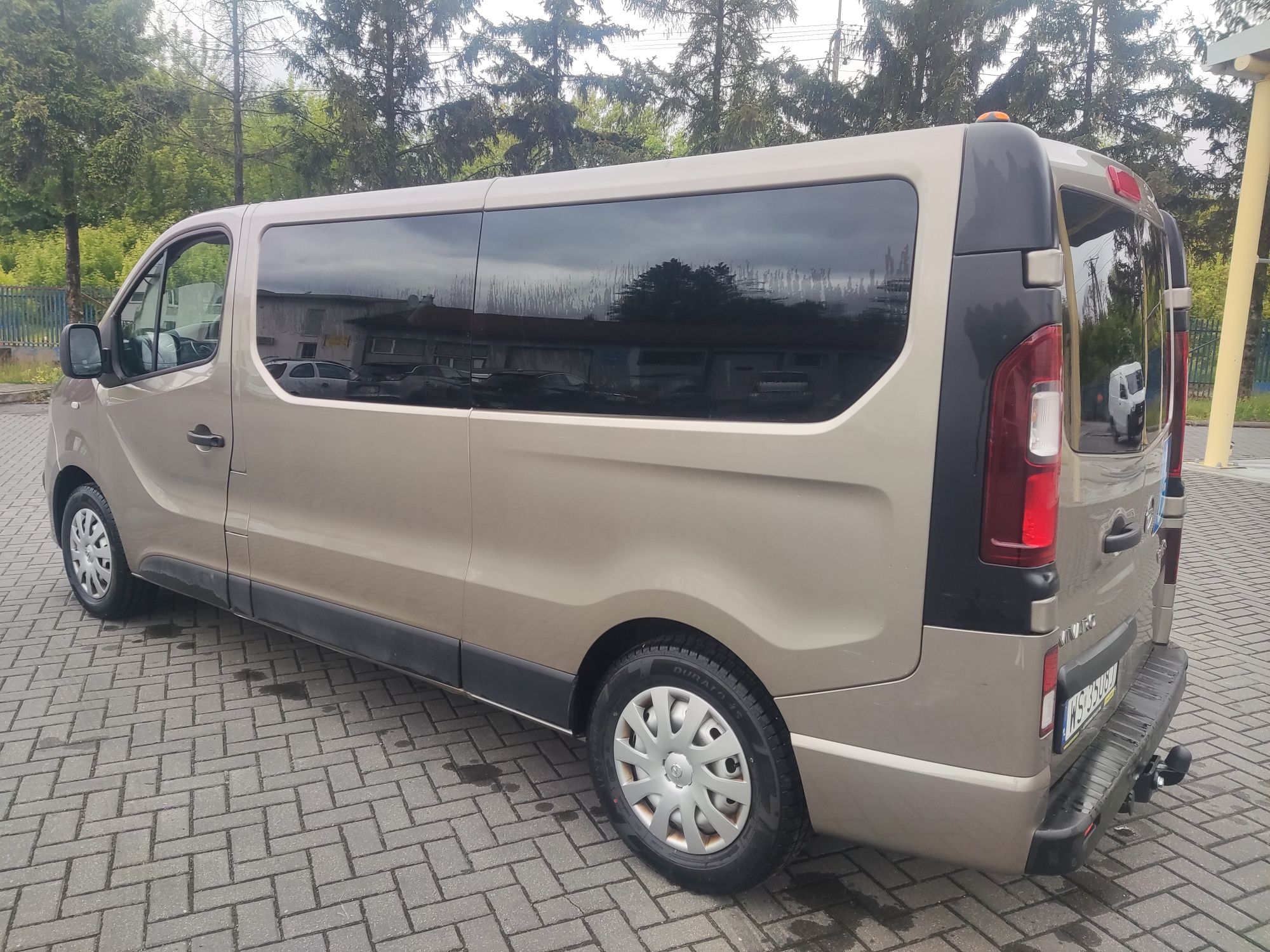 Wynajmę Busa 9-osobowego