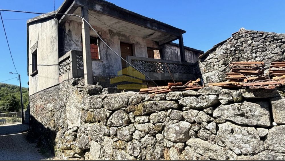 Moradia T3 p/recuperar | Gestaçô, Baião