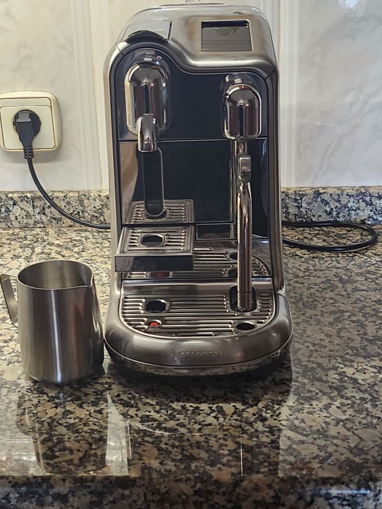 Maquina Nespresso Creatista Pro