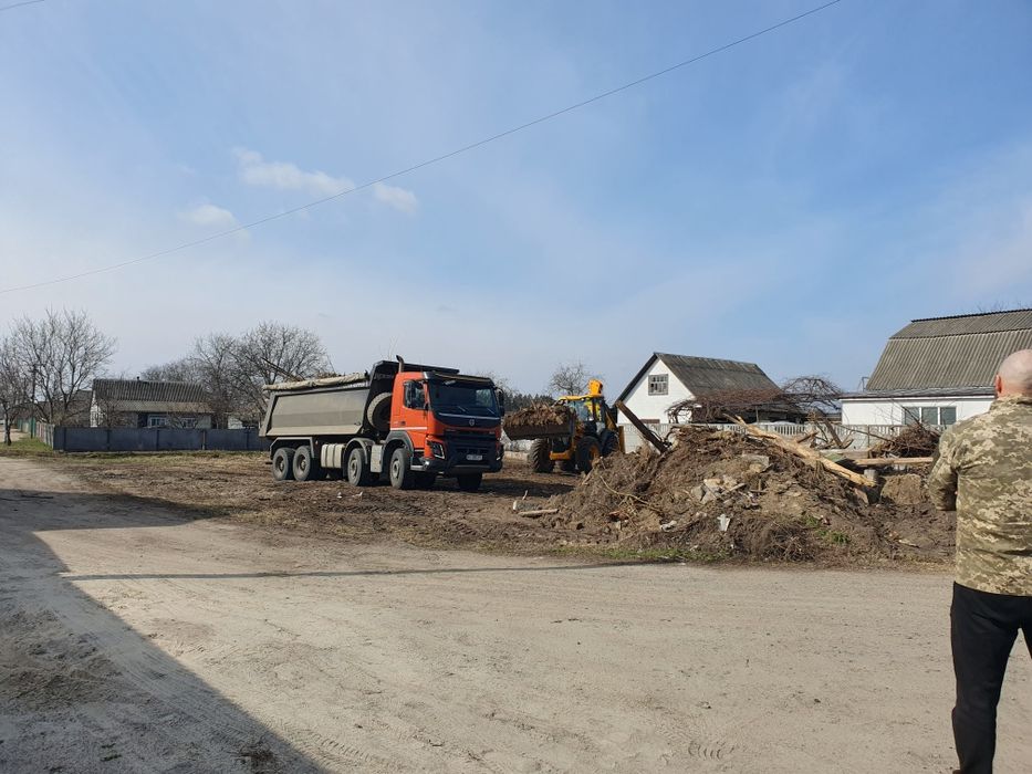 Виконання робіт, повне очищення території, демонтаж будівель, дахів.