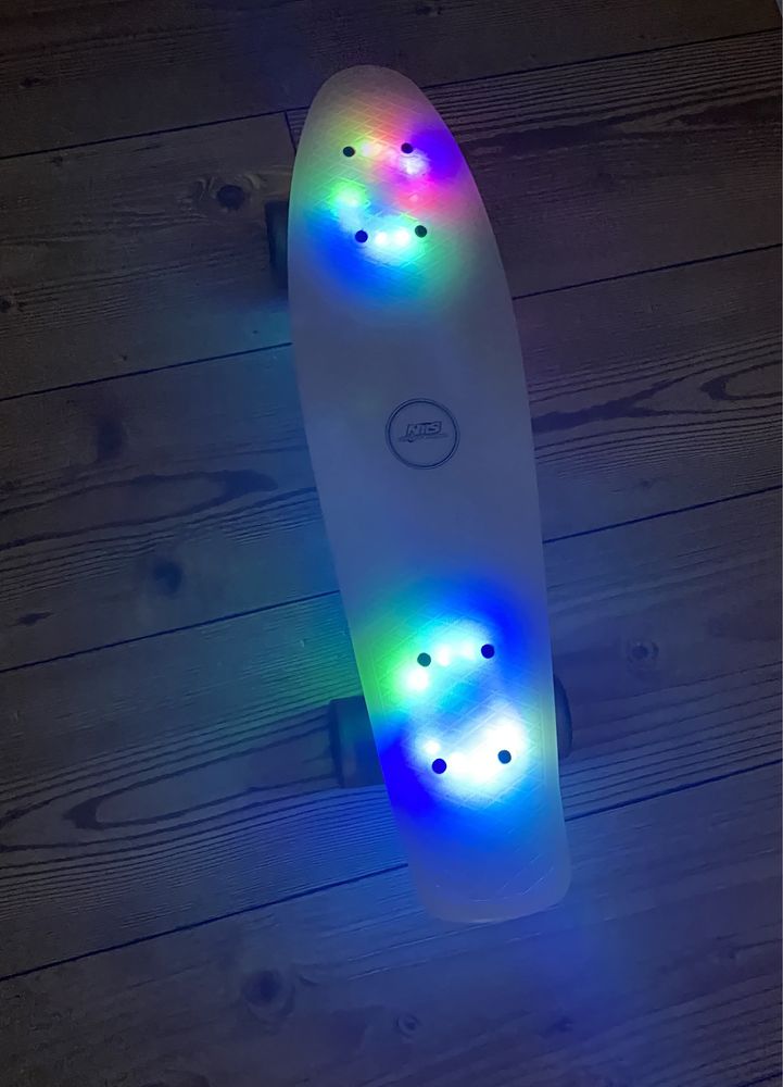 Deskorolka pennyboard NILS extreme świecąca + baterie