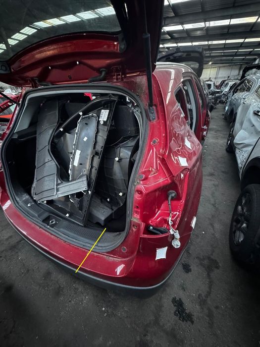 Painel trás direito SUZUKI SX4 S-Cross (JY)