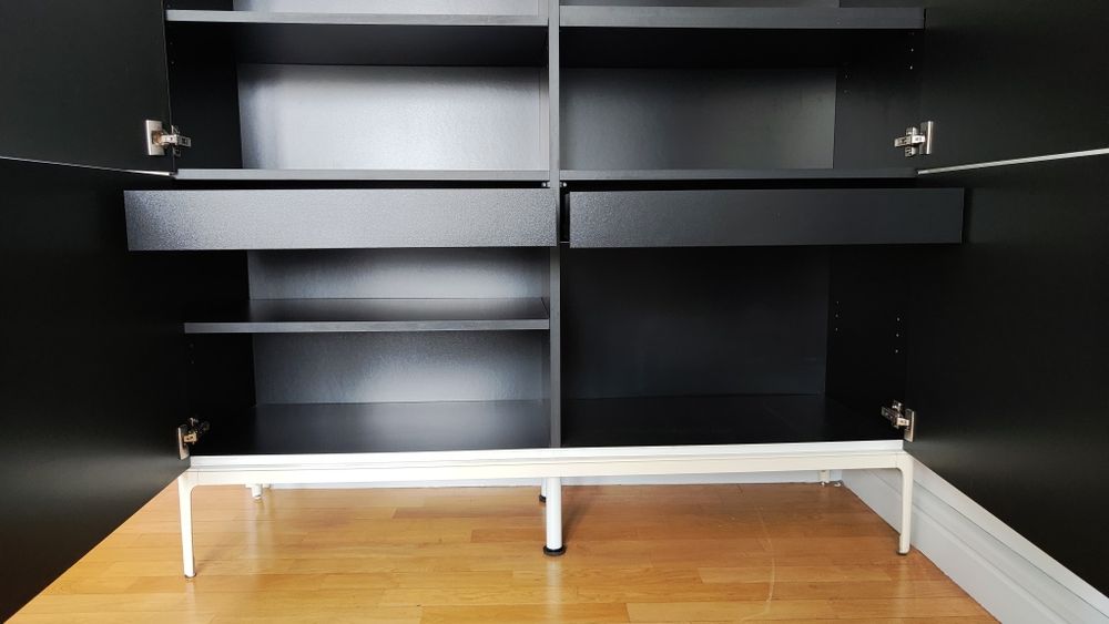 Biała szafka komoda