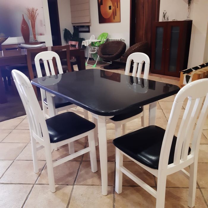 Conjunto mesa e cadeiras de cozinha