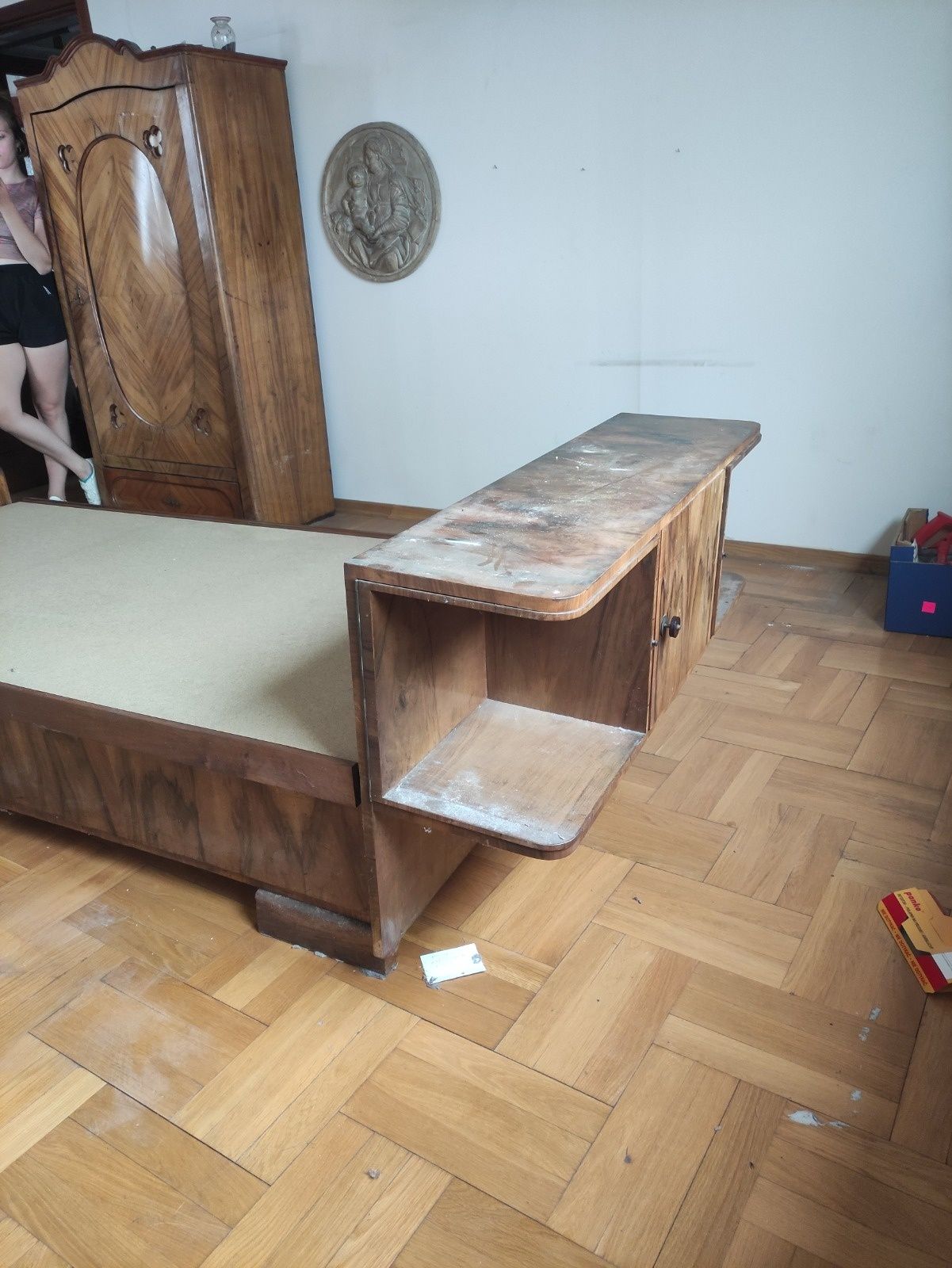 Drewniane łóżko z nadstawką