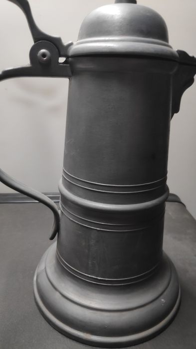 Stary dzbanek aluminiowy