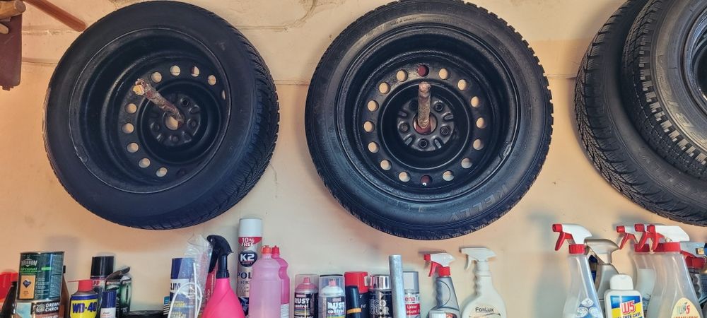 Koła zimowe 4 sztuki  toyota t25 corolla verso 205 65 r 16
