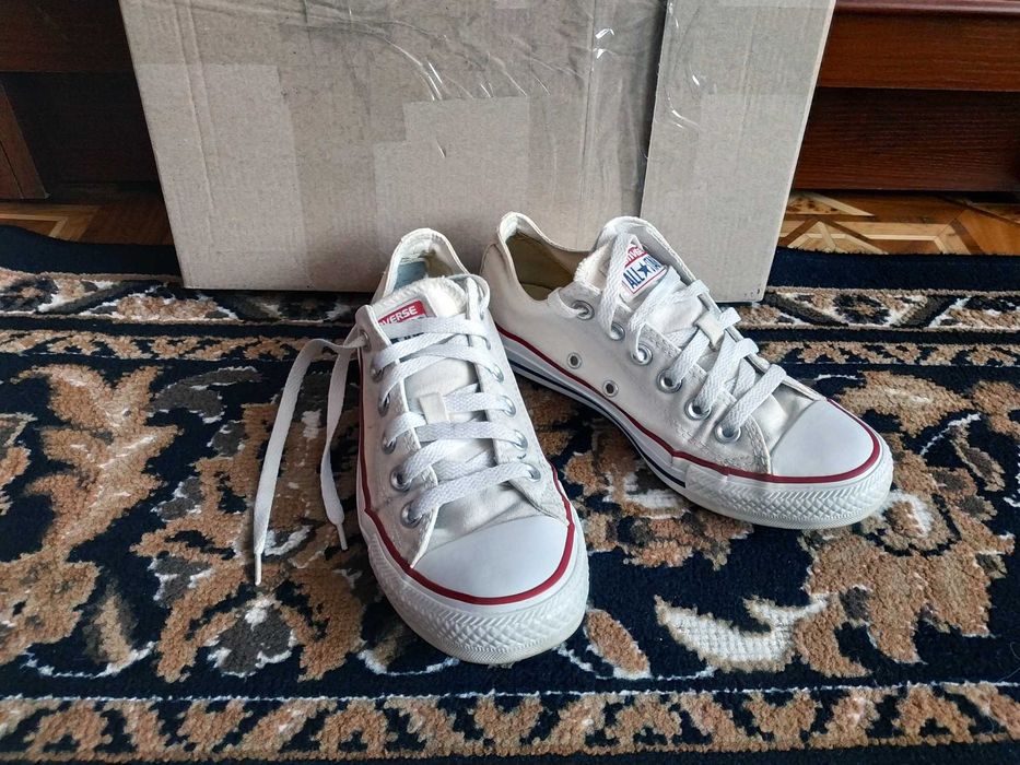 Класичні білі низькі конверси (Chuck Taylor All Star)