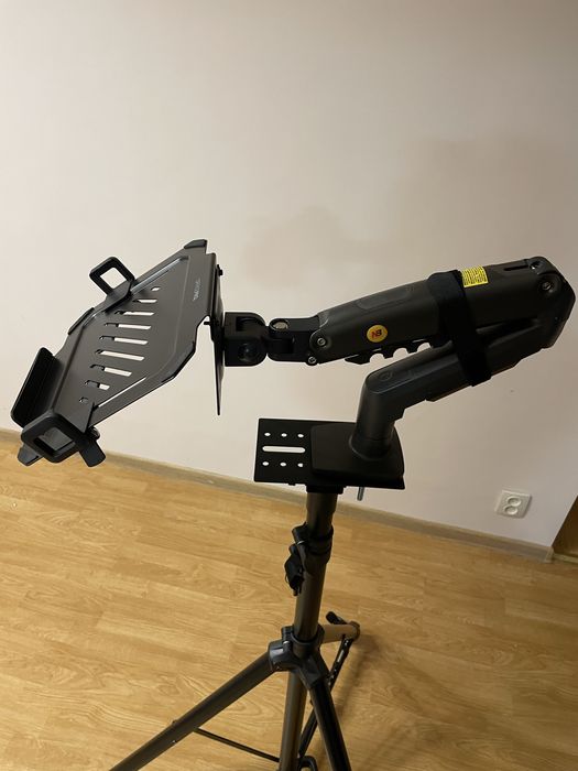 Стійка на колесах для ноутбука