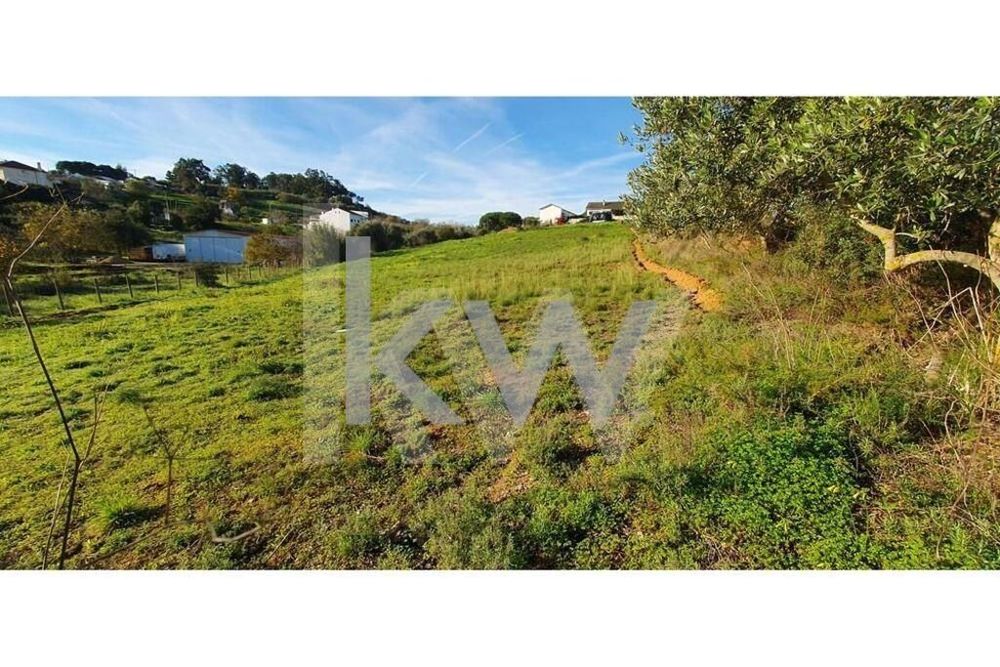 Terreno para construção industrial ou urbana em Casais da Marmeleira -