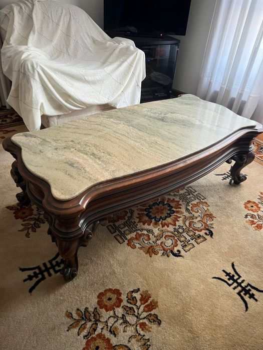 Conjunto de sala clássico - sofá, poltrona e mesas com tampo em mármor