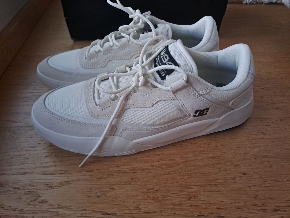 Buty adidasy sneakery DC shoes metric 44 białe beżowe kremowe