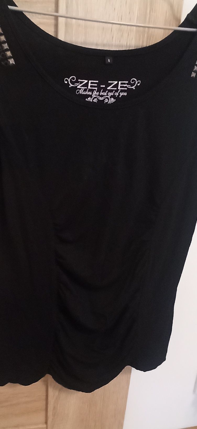 Czarna ozdobna bluzka w rozmiarze S/M