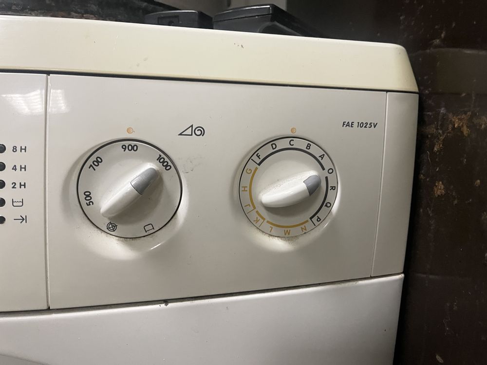 Pralka boczny wsad Zanussi FAE 1025V Aquacycle