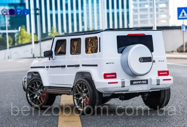 Дитячий електромобіль двомісний джип Mercedes G63 AMG білий