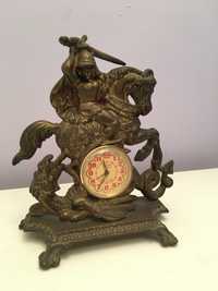 Zegar z rzeźbą SLAVA