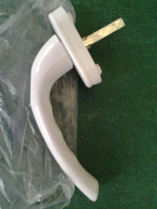 Ручка для металлопластиковых окон ,внутри металлическая.