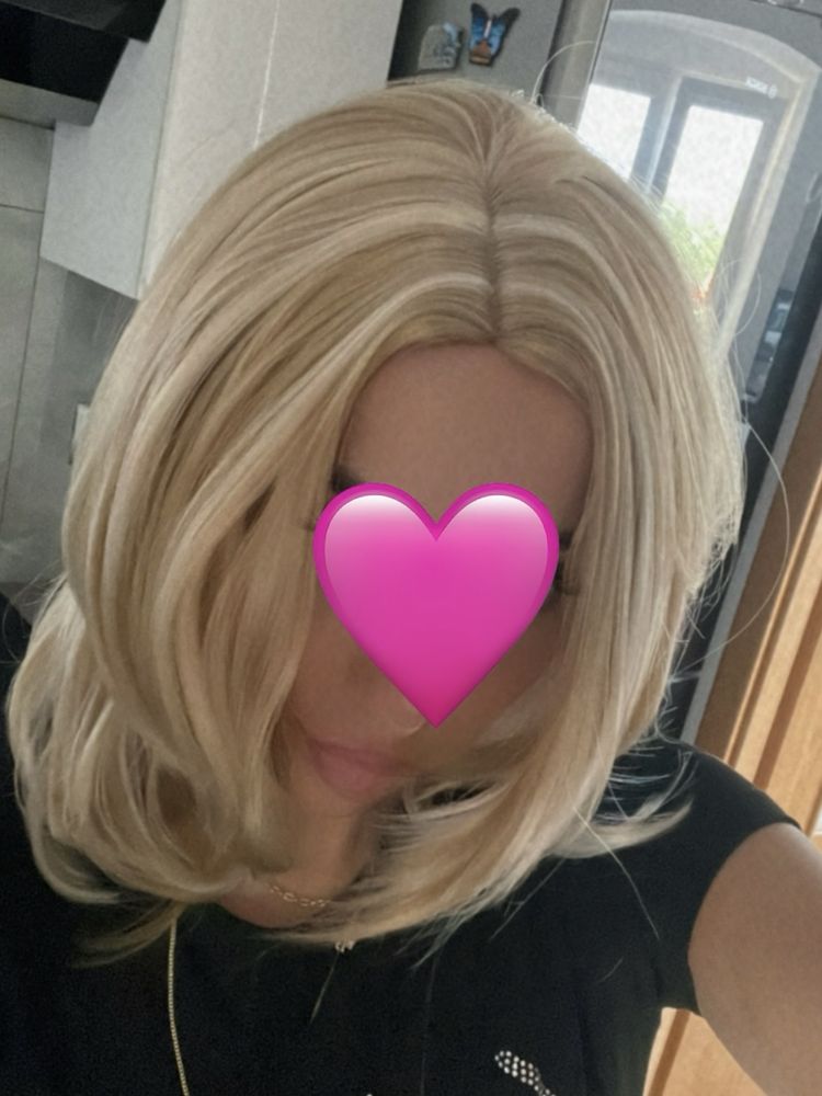 Peruka blond refleksy sypkie włosy pasemka bob stednia długość nowa