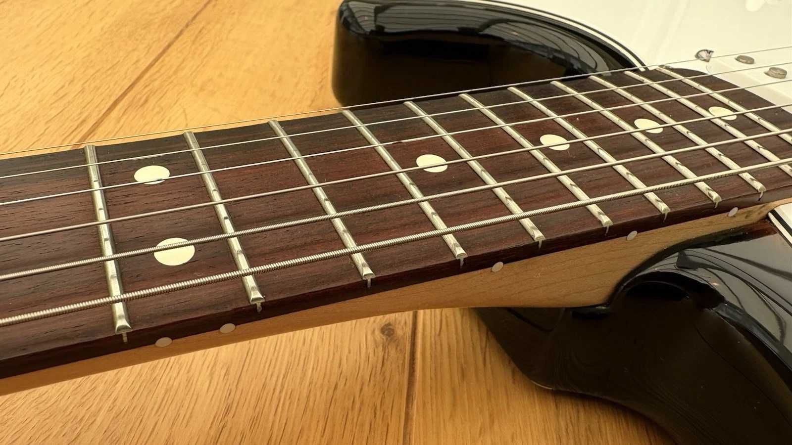 Fender Stratocaster meksykański standard MIM z tweedowym twardym etui