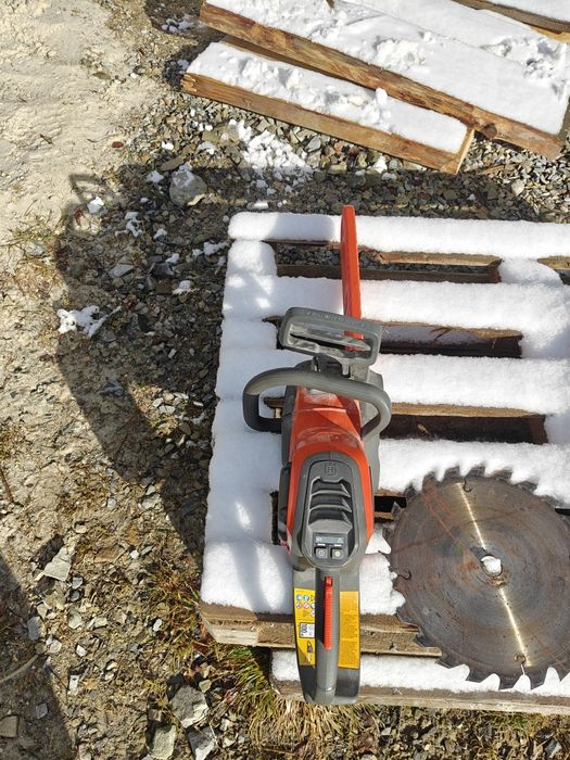 Husqvarna акамуляторна пила
