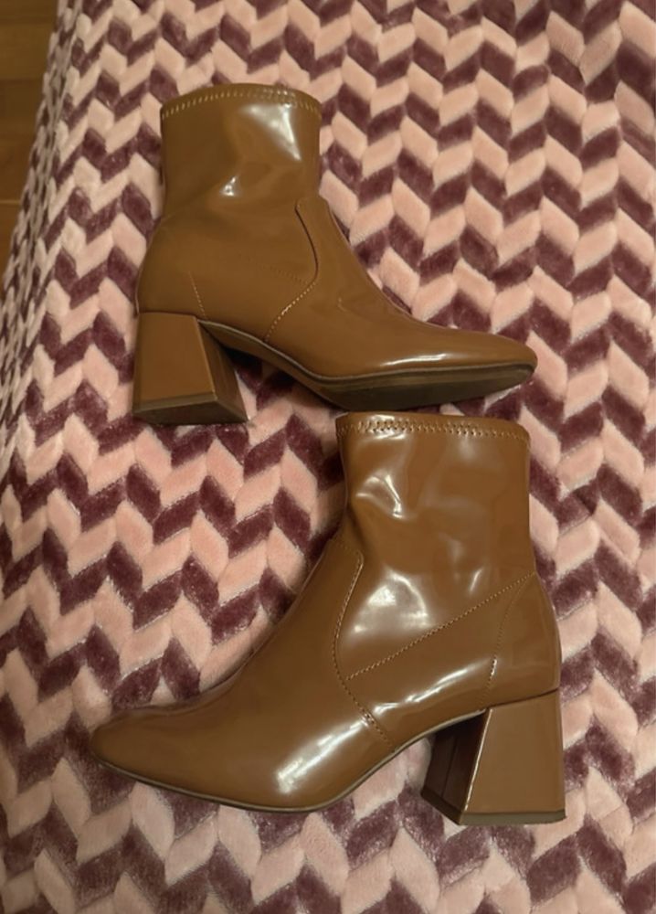 Botas camel bershka