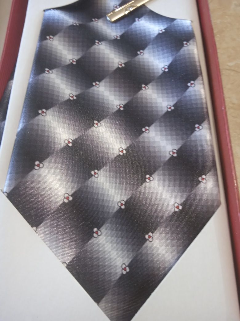 Продам краватки нові