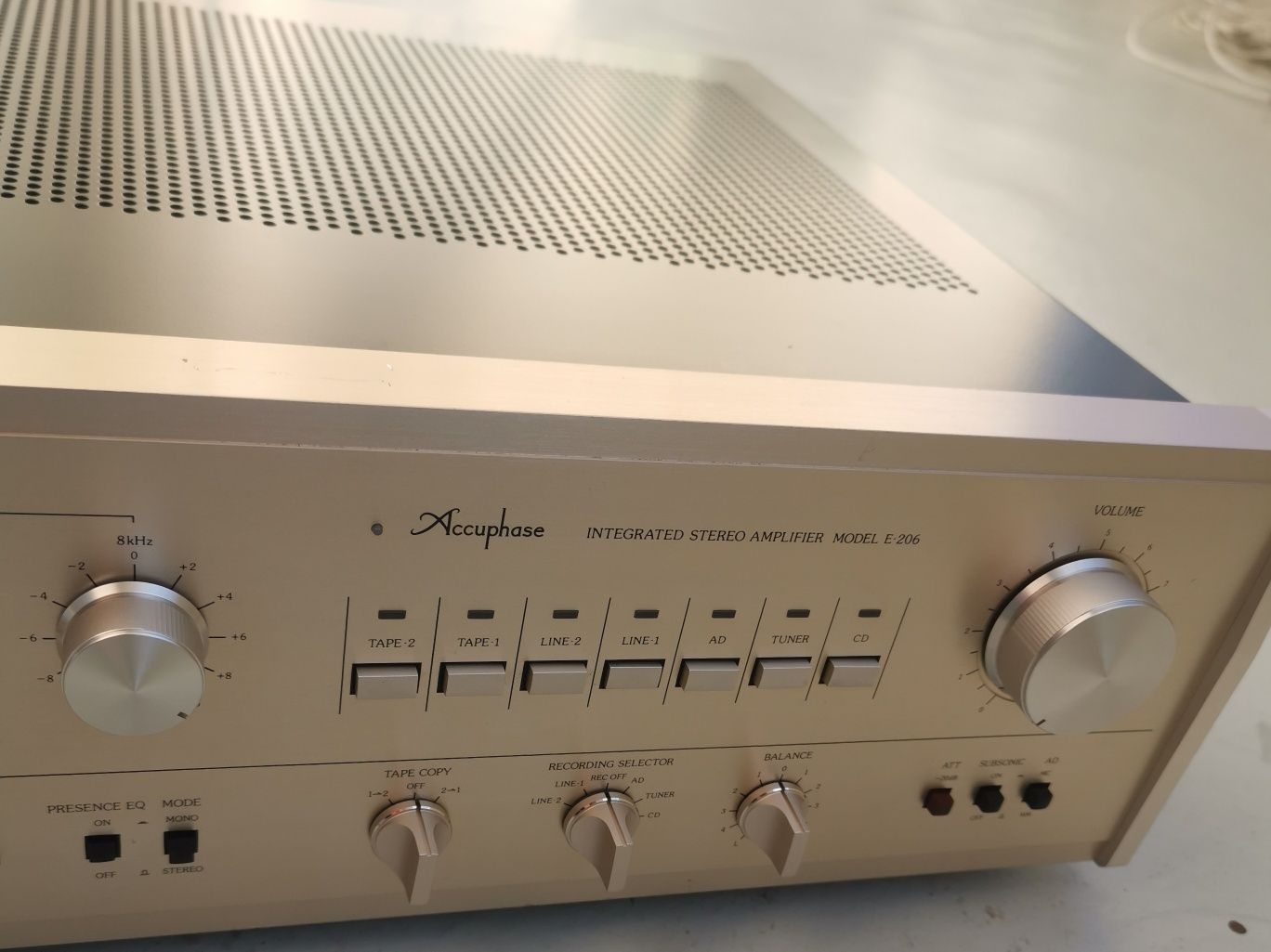 Accuphase E 206 japoński wzmacniacz