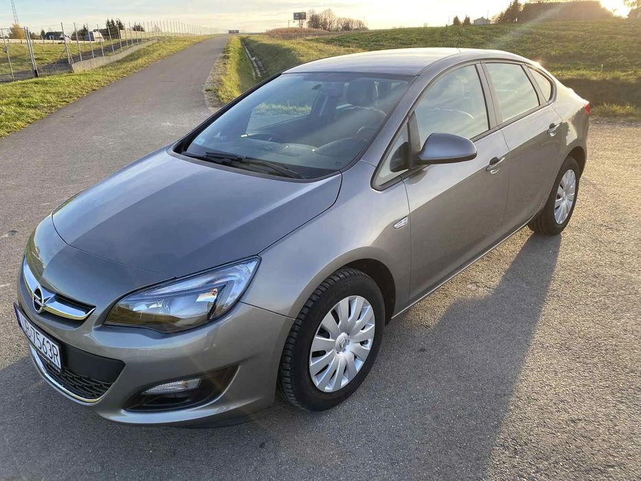 Opel Astra salon Polska
