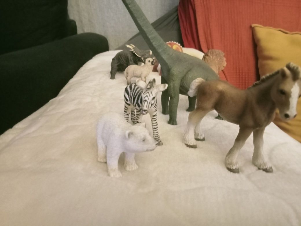 Animais em miniatura vários tamanhos selvagens e dinossauros, de quali